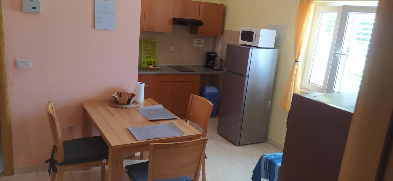 Apartments Ivka Omis Exterior photo