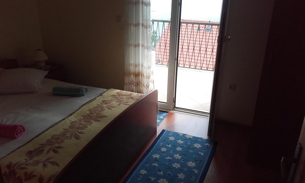 Apartments Ivka Omis Exterior photo